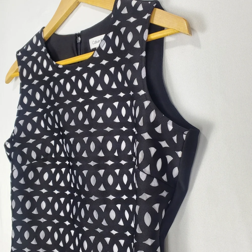 Calvin Klein Dressy Sleeveless Blouse with Tapered Waist Black / Gray Size Small - Picture 3 of 11